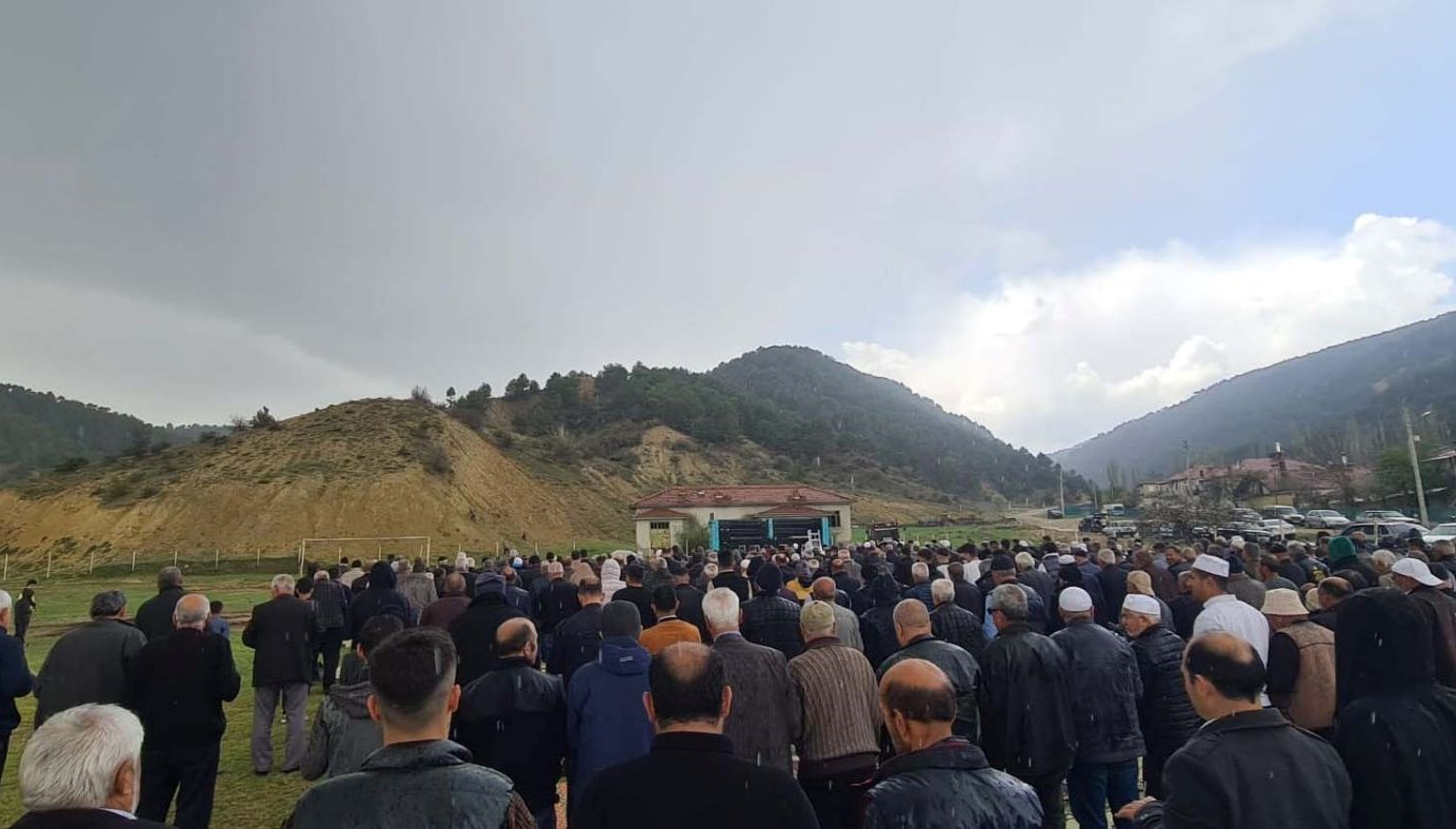 yagmur-duasina-ciktilar-saganak-bastirdi-Cdhk7KiO.jpg