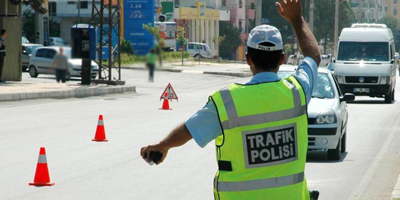 trafigi-tehlikeye-atan-6-surucuye-sok-ceza-fcOUaa8W.jpg