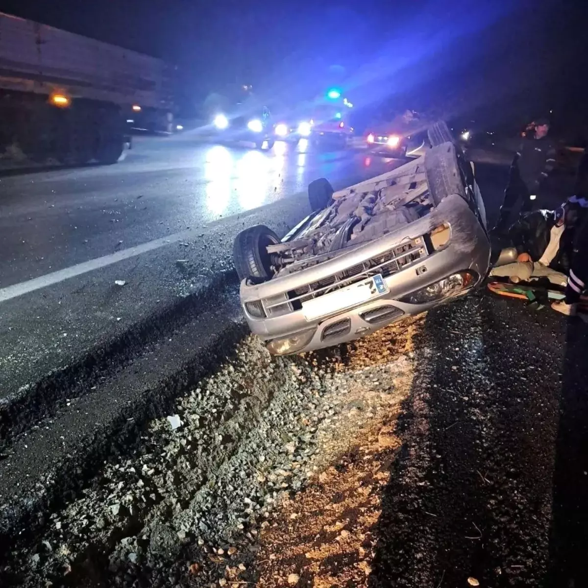 elazigda takla atan otomobilde 2 yarali LRfzs3dG