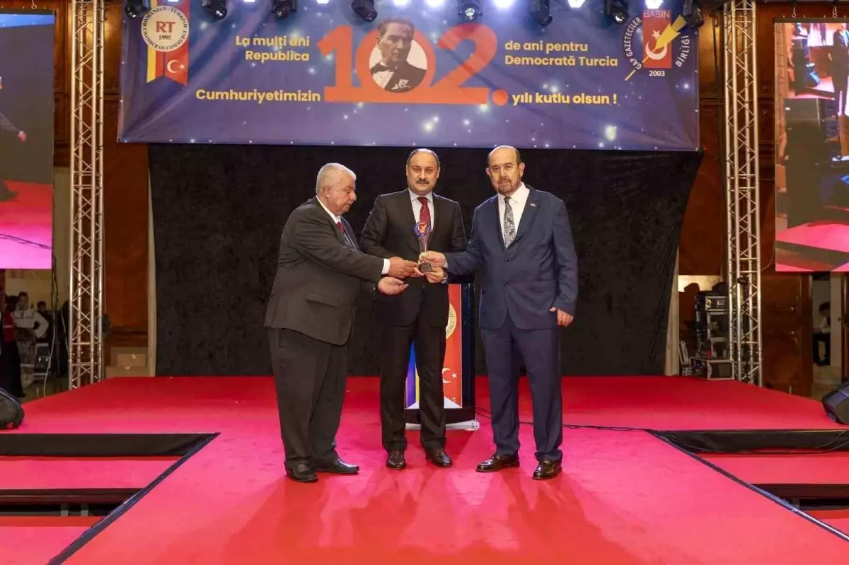 mehmet kasim gulpinar yilin en basarili belediye baskani odulunu aldi kA9mCVWk.jpg