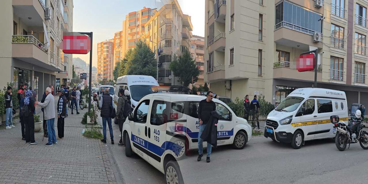 markette dehset anlari eski esine bicakla saldirdi RIaIfL7s.jpg