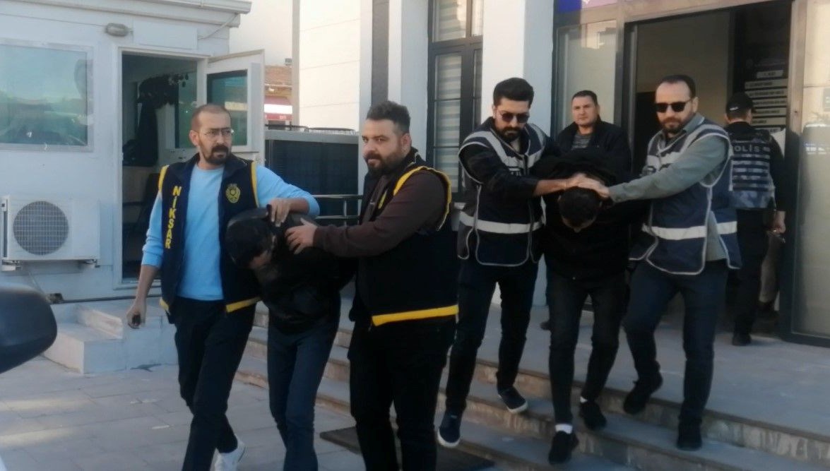 yasli cifti 1 bucuk milyon lira dolandiran sahislar tutuklandi smYVLuYm.jpg