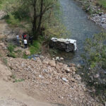 kamyonet-dereye-devrildi-surucunu-hayatini-kaybetti-h12Z4rXS
